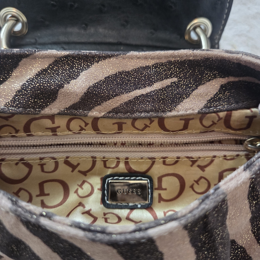 Elegant Zebra Print Shoulder Bag with Black Accents - Picture 3 of 4